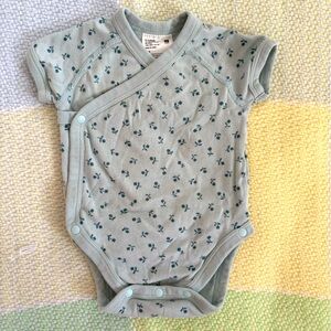 0-3 Months Uniqlo Flowerbud wrap bodysuit